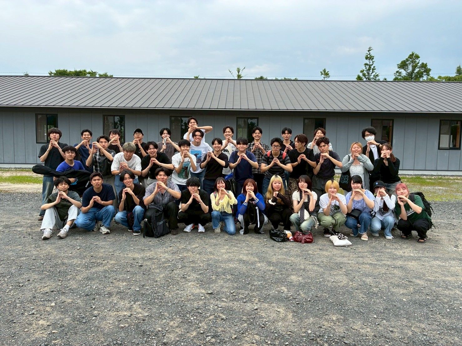 長崎MIRAIフェスを準備するFIRPENメンバー全員の集合写真